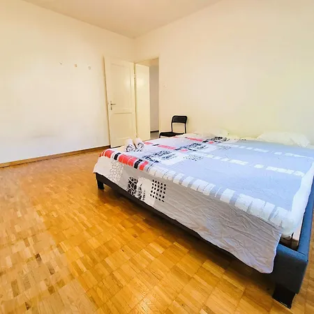 Apartment 5 Bedroom Center With Balcony Dorf - Self Checkin