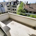 5 Bedroom Center With Balcony Dorf - Self Checkin Апартаменты