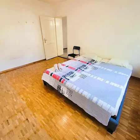 5 Bedroom Center With Balcony Dorf - Self Checkin Zürih