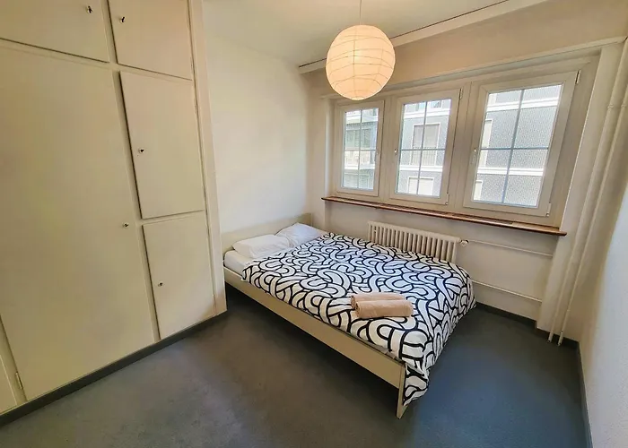 5 Bedroom Center With Balcony Dorf - Self Checkin 아파트 취리히