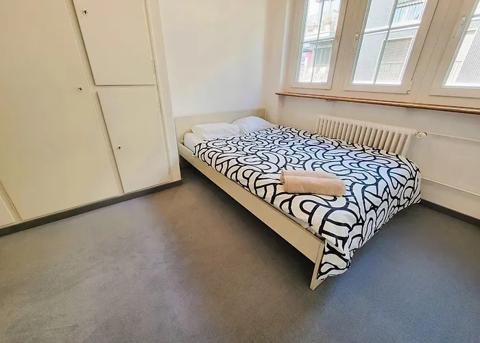 5 Bedroom Center With Balcony Dorf - Self Checkin * Zurich