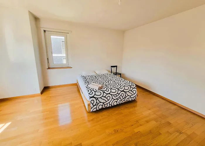 아파트 5 Bedroom Center With Balcony Dorf - Self Checkin *