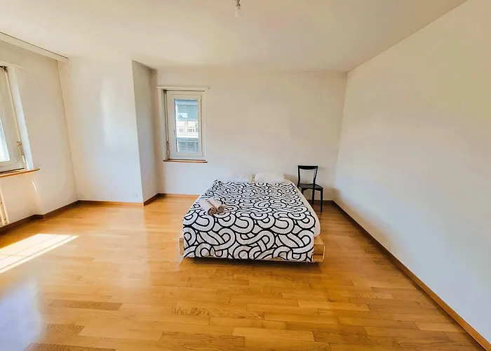 5 Bedroom Center With Balcony Dorf - Self Checkin * Zurique