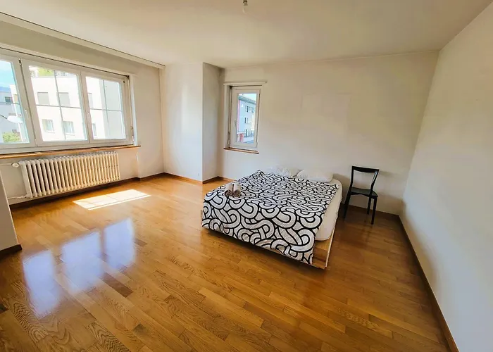 Apartamento 5 Bedroom Center With Balcony Dorf - Self Checkin Zurique