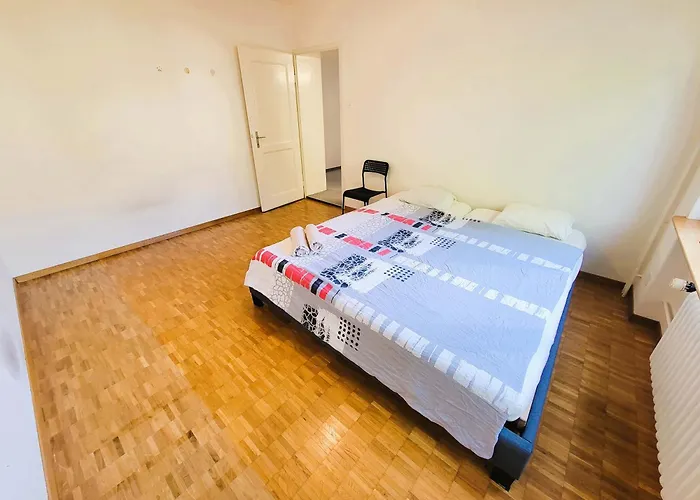 5 Bedroom Center With Balcony Dorf - Self Checkin Zurique