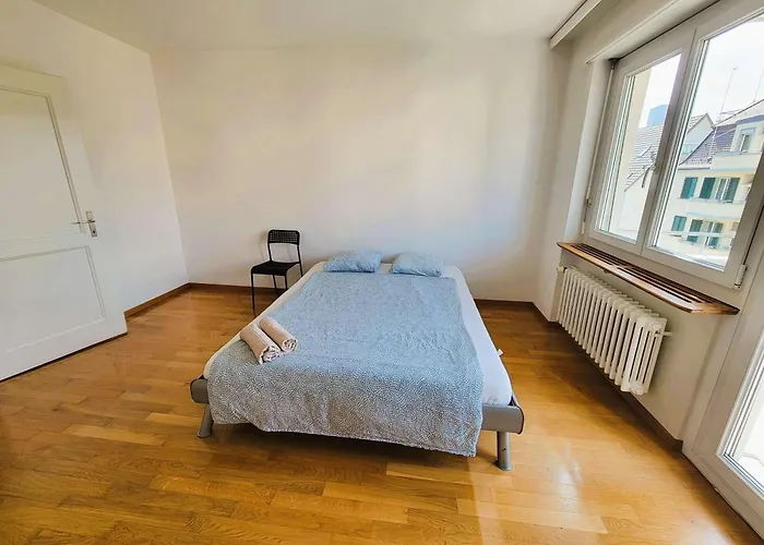 5 Bedroom Center With Balcony Dorf - Self Checkin * Zurique